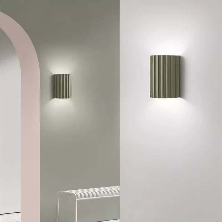Ruffled Resin Wall Lamp