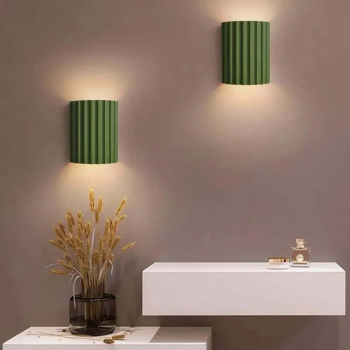 Ruffled Resin Wall Lamp