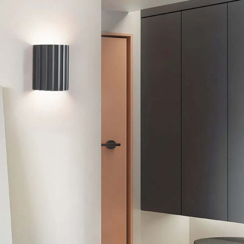 Ruffled Resin Wall Lamp