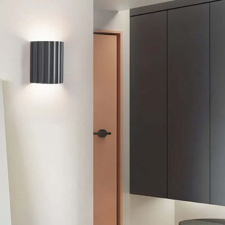 Ruffled Resin Wall Lamp