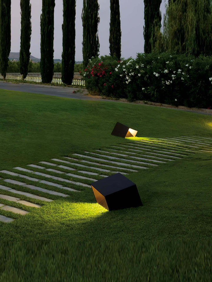 Solar Cube Garden Light - Outdoor LED Lamp