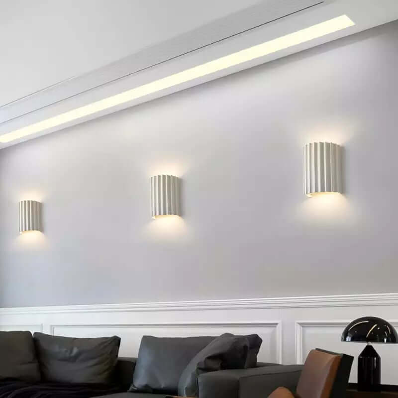 Ruffled Resin Wall Lamp