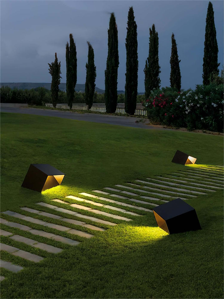 Solar Cube Garden Light - Outdoor LED Lamp