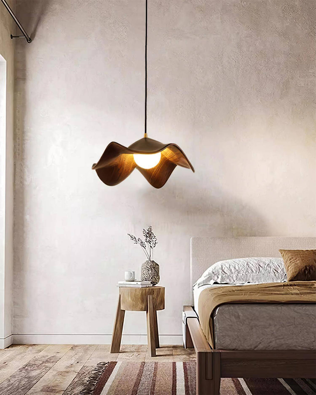 Decorative Resin Pendant Lamp with Leaf Design