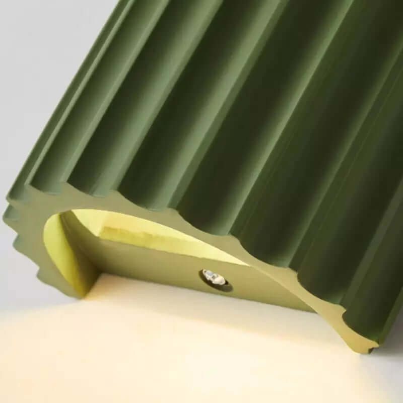 Ruffled Resin Wall Lamp