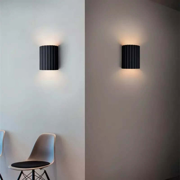 Ruffled Resin Wall Lamp
