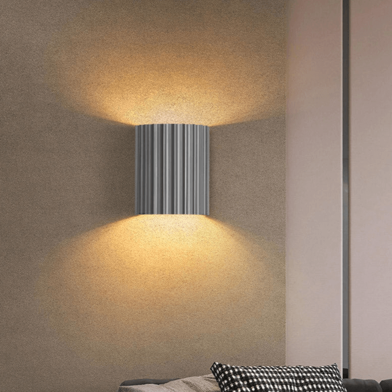 Ruffled Resin Wall Lamp