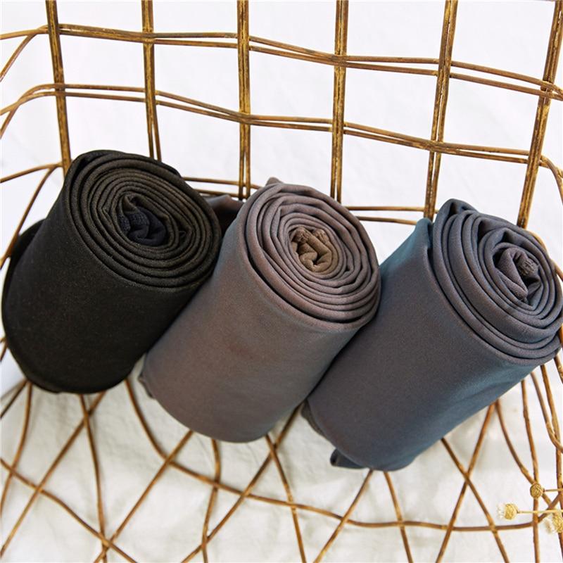 Full shot of women's stretchy Elena warm winter tights, providing ultimate cold weather comfort.