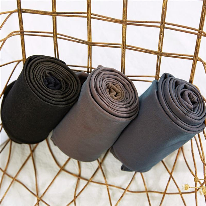 Full shot of women's stretchy Elena warm winter tights, providing ultimate cold weather comfort.