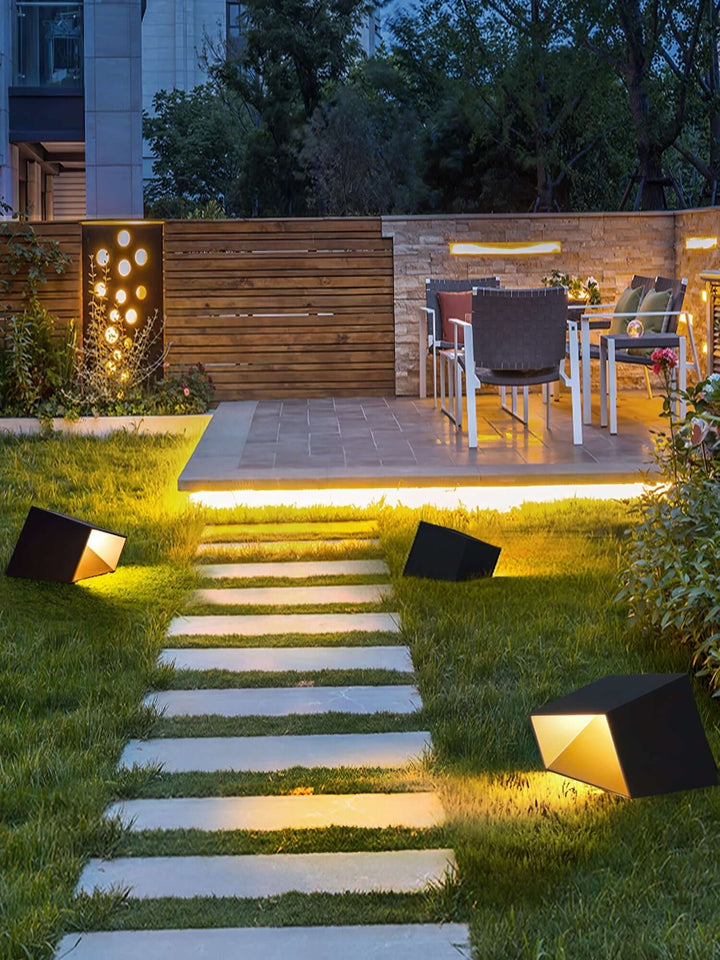 Solar Cube Garden Light - Outdoor LED Lamp