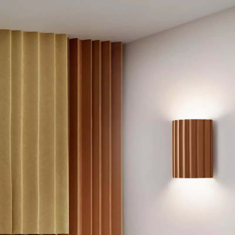 Ruffled Resin Wall Lamp