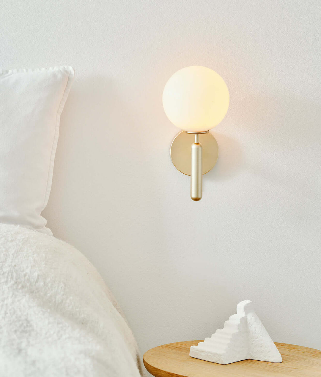 Modern Glass Wall Sconce - Elegant Lighting Fixture