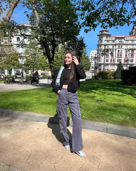 "Black wide-leg women's cargo pants, relaxed fit with functional pockets, versatile style for casual or polished looks."