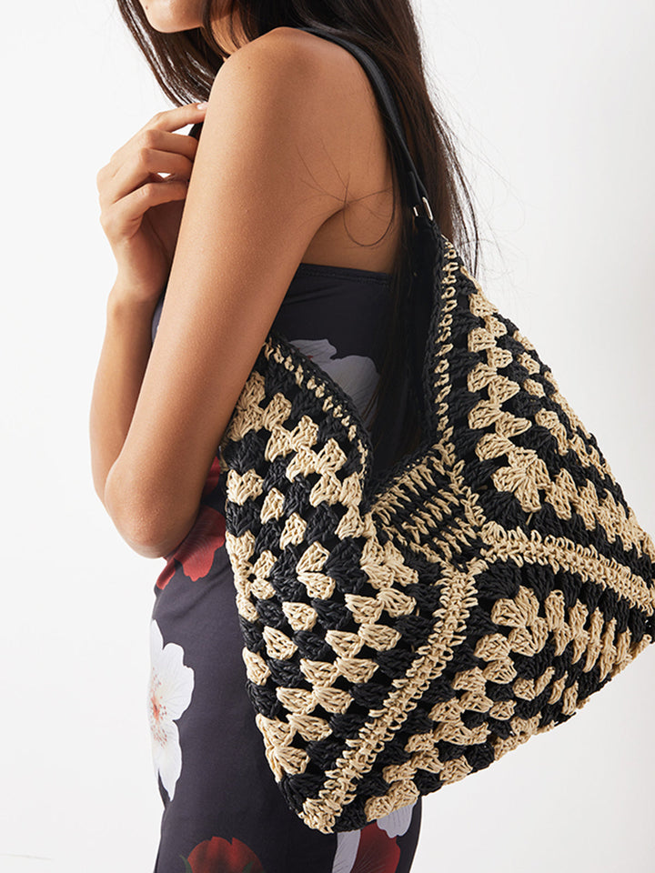 Women's bohemian crochet handbag, artisan-style with intricate design. Ideal as a stylish beach or everyday shoulder bag.