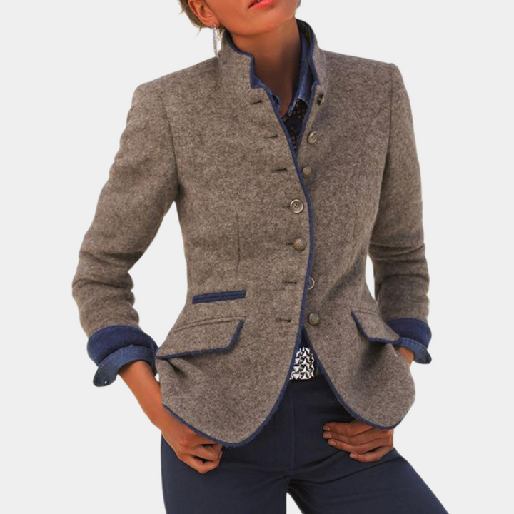 Stylish women's tailored blazer for fall & spring. Versatile Elara jacket, ideal for office or casual outfits.