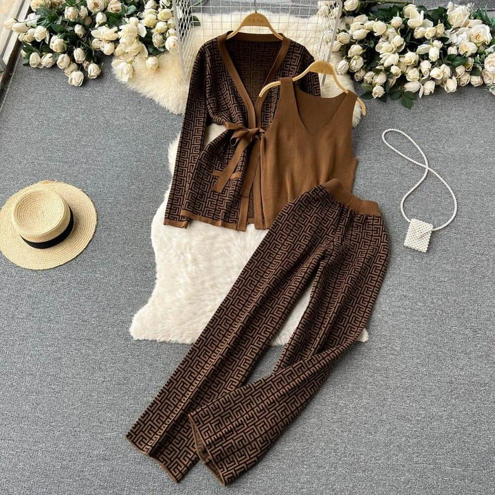 Chic women's 3-piece knitwear set: cozy sweater, cardigan & pants for stylish loungewear or casual wear.