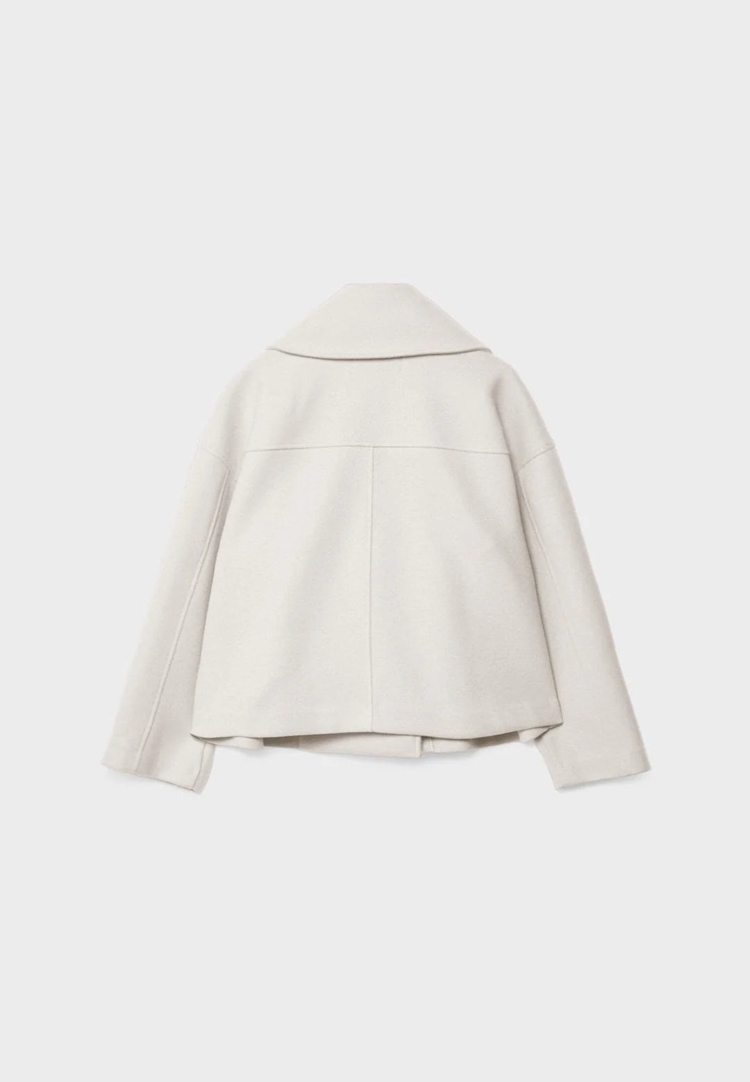 Tailored women's cropped jacket featuring a chic double-breasted closure. Modern fall/winter outerwear style.