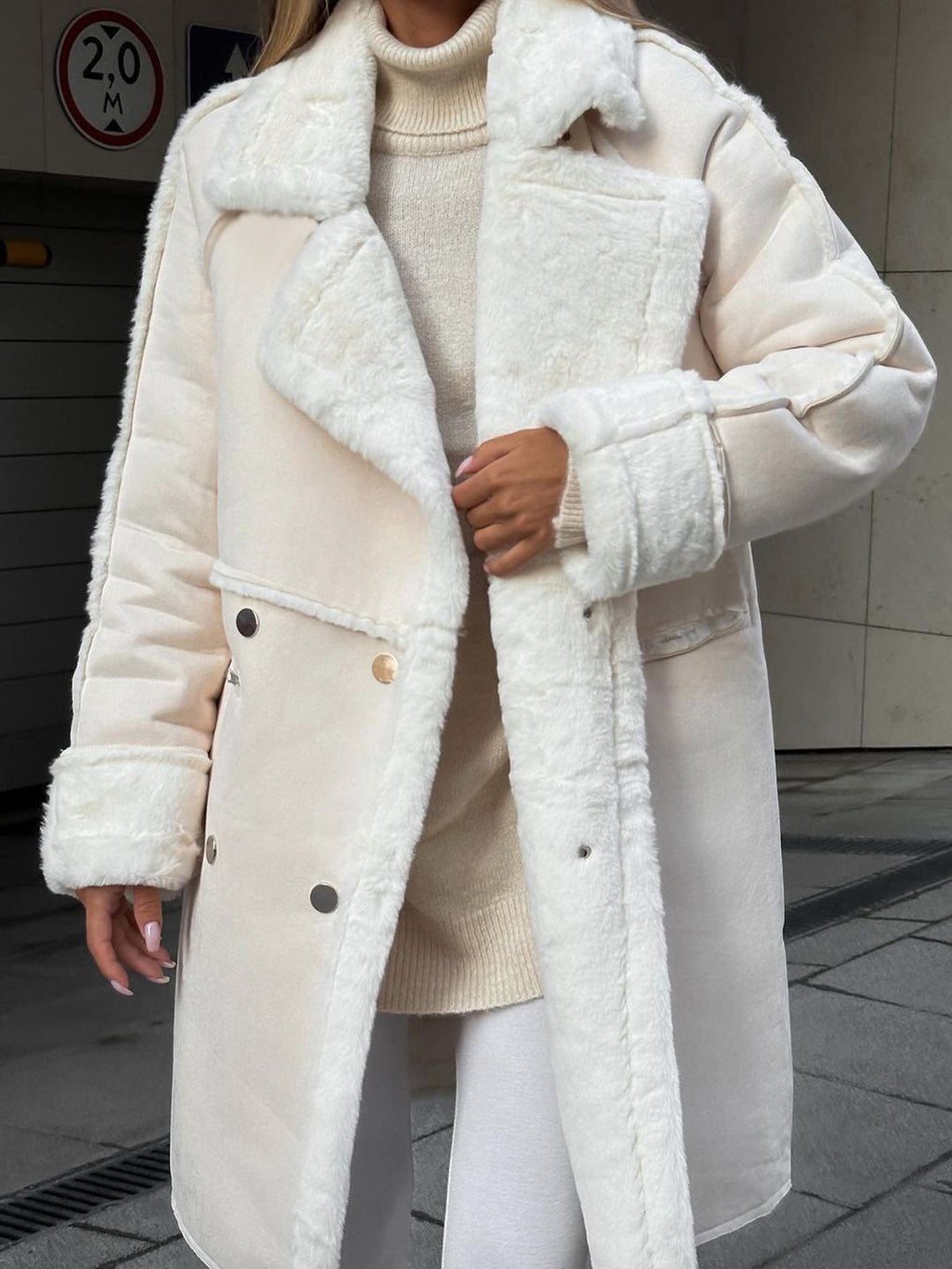 Stylish Ava women's long winter coat, made from warm polar fleece, perfect for comfortable layering.