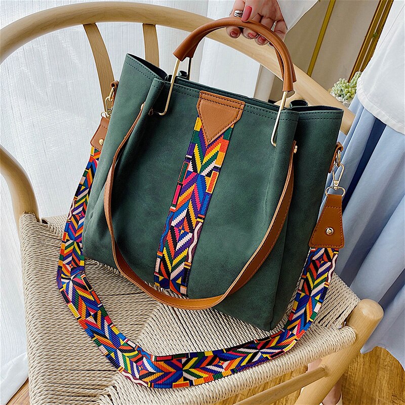 Stylish women's PU leather tote, ideal for work or daily use. Fashionable and durable shoulder bag.