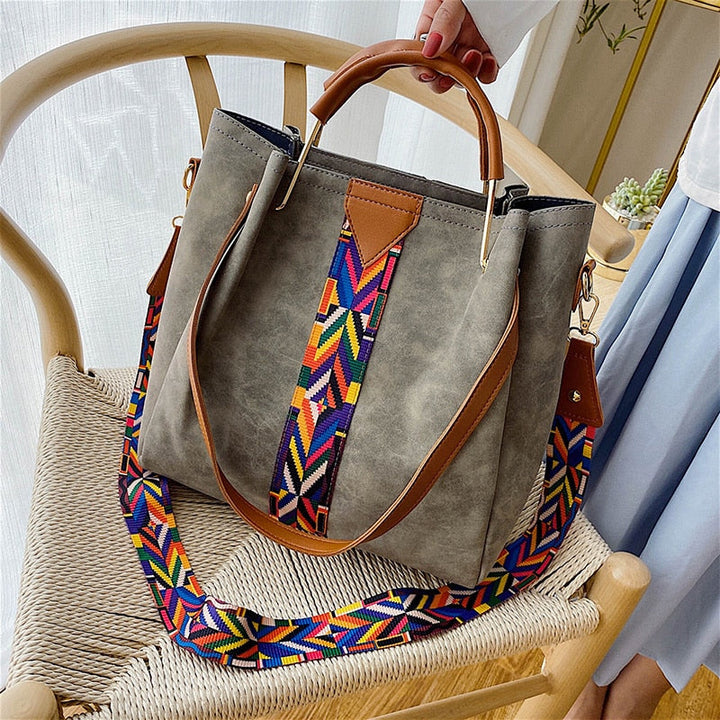 Modern PU leather women's tote, a chic shoulder bag for daily errands. Perfect fashion accessory.