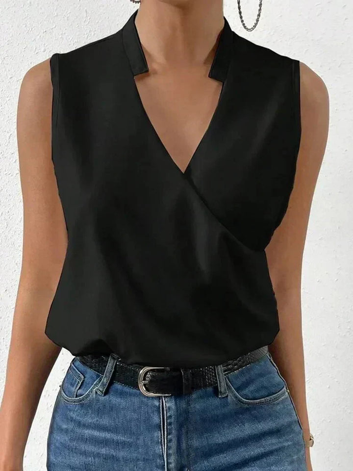 Versatile women's sleeveless summer top. Chic blouse offering comfort and style for warm weather fashion.