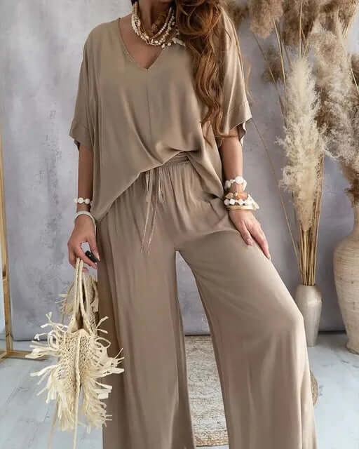 Breathable women's summer set, comfortable two-piece outfit with a relaxed fit, perfect for lounging.