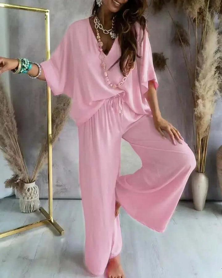 Casual yet stylish women's two-piece summer set, lightweight & relaxed fit for ultimate warm-weather comfort.