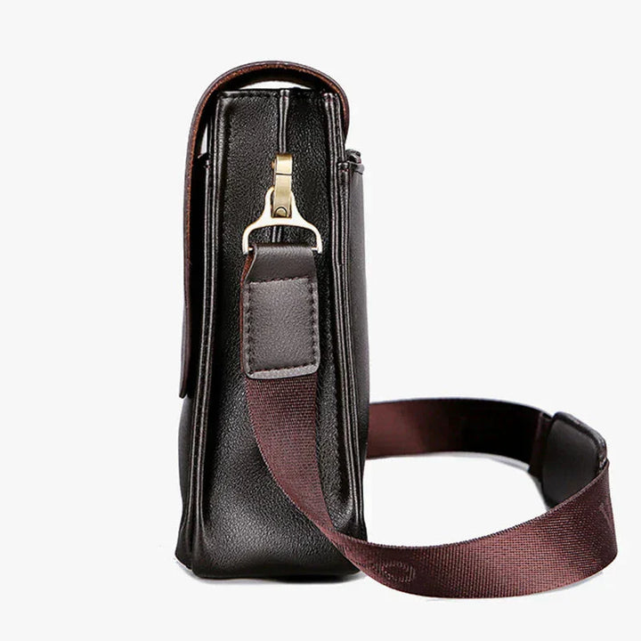 Women's elegant vegan leather crossbody bag. Versatile faux leather shoulder bag, ideal for chic daily carry.