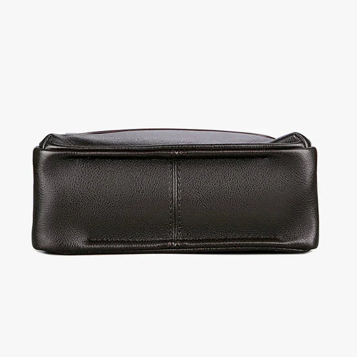 Vegan leather crossbody handbag for women. Stylish and chic faux leather design, perfect for shoulder carry.