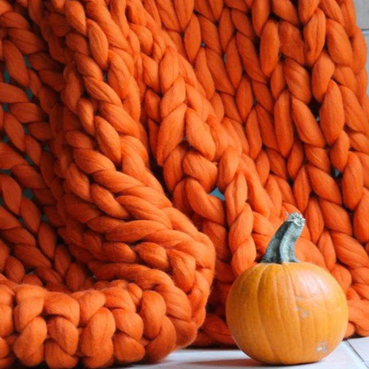 Luxurious 1000g XL chunky wool yarn for DIY blankets, knitting, and elegant home decor crafting.