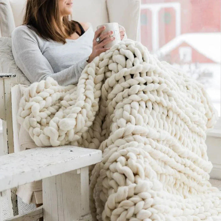 Velvety soft XL chunky wool yarn, 1000g, for arm knitting luxurious blankets & crafting projects.