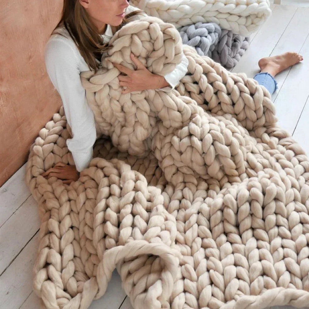 Create handmade gifts with 1000g XL chunky wool yarn, ideal for cozy DIY blankets & knitting.