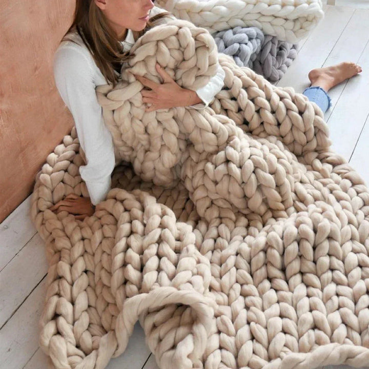 Create handmade gifts with 1000g XL chunky wool yarn, ideal for cozy DIY blankets & knitting.