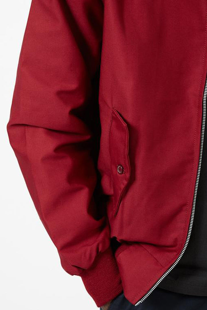 Everyday jacket for men: a stylish Harrington coat, offering comfort and classic fashion.