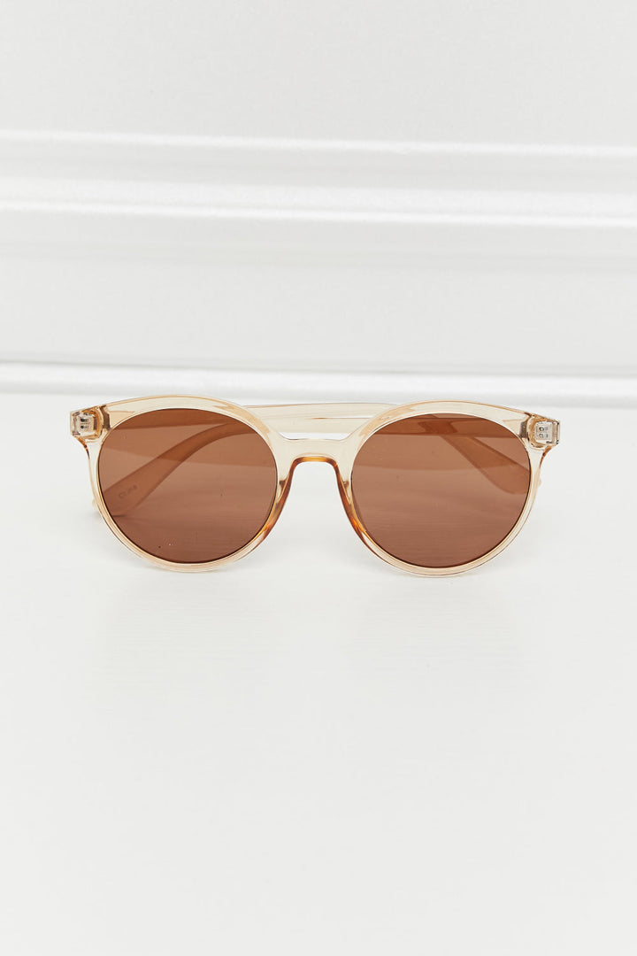Classic round women's sunglasses, UV400, offering sun protection & a chic look.