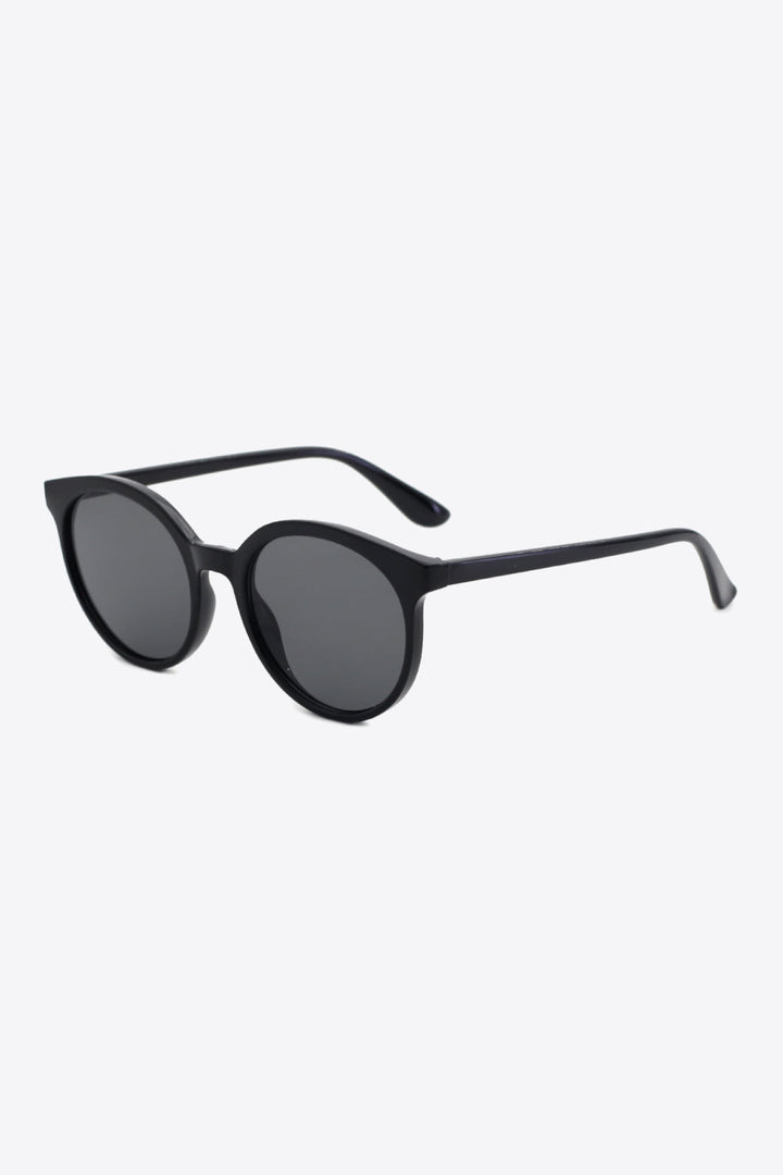 Trendy women's classic round sunglasses, UV400 sun protection, tinted lenses.