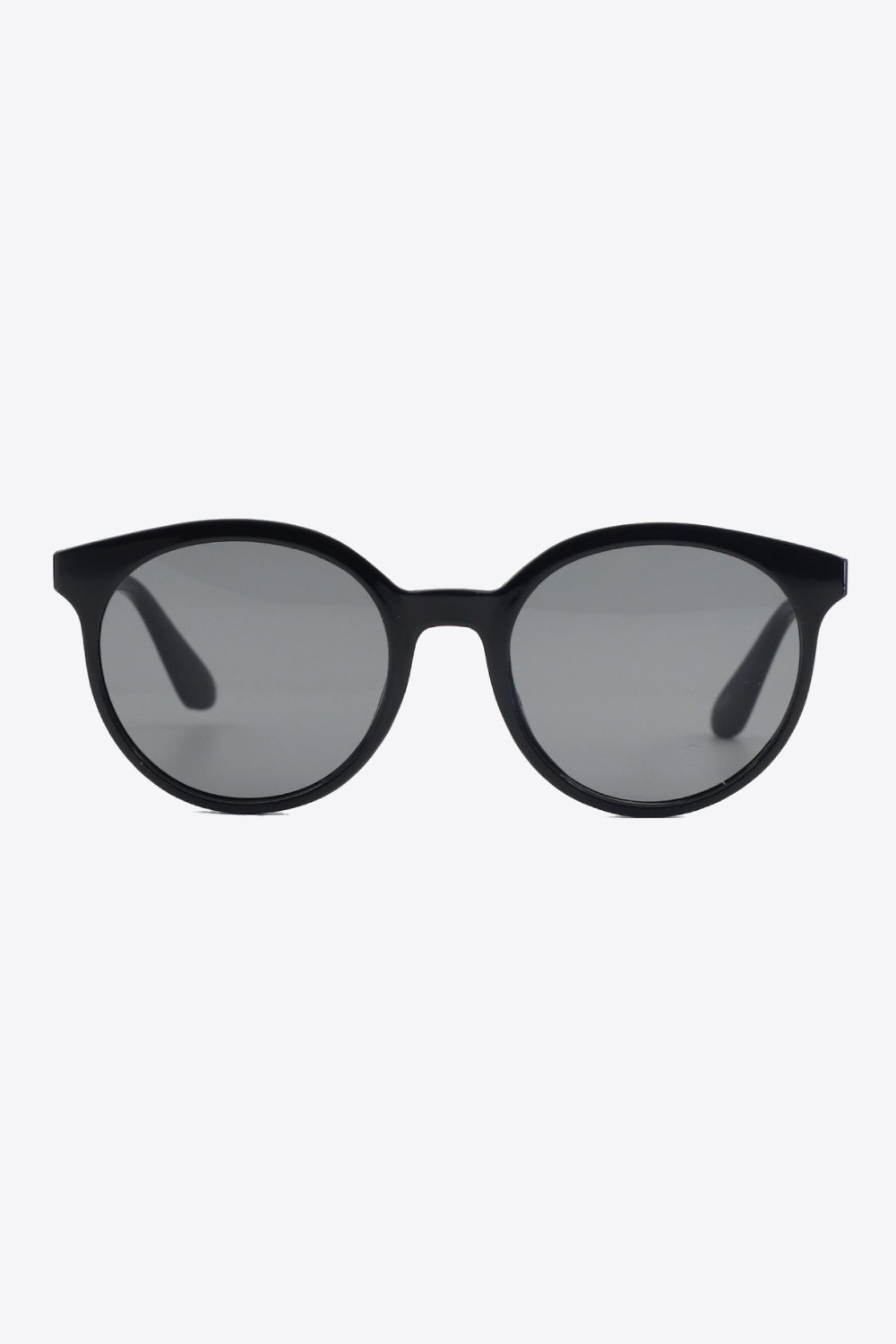 Women's accessories: classic round UV400 sunglasses for stylish sun protection.