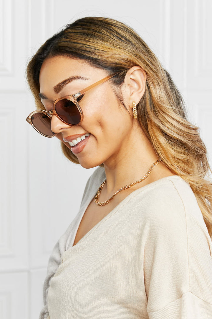UV400 round sunglasses for women, perfect for travel & sun protection.