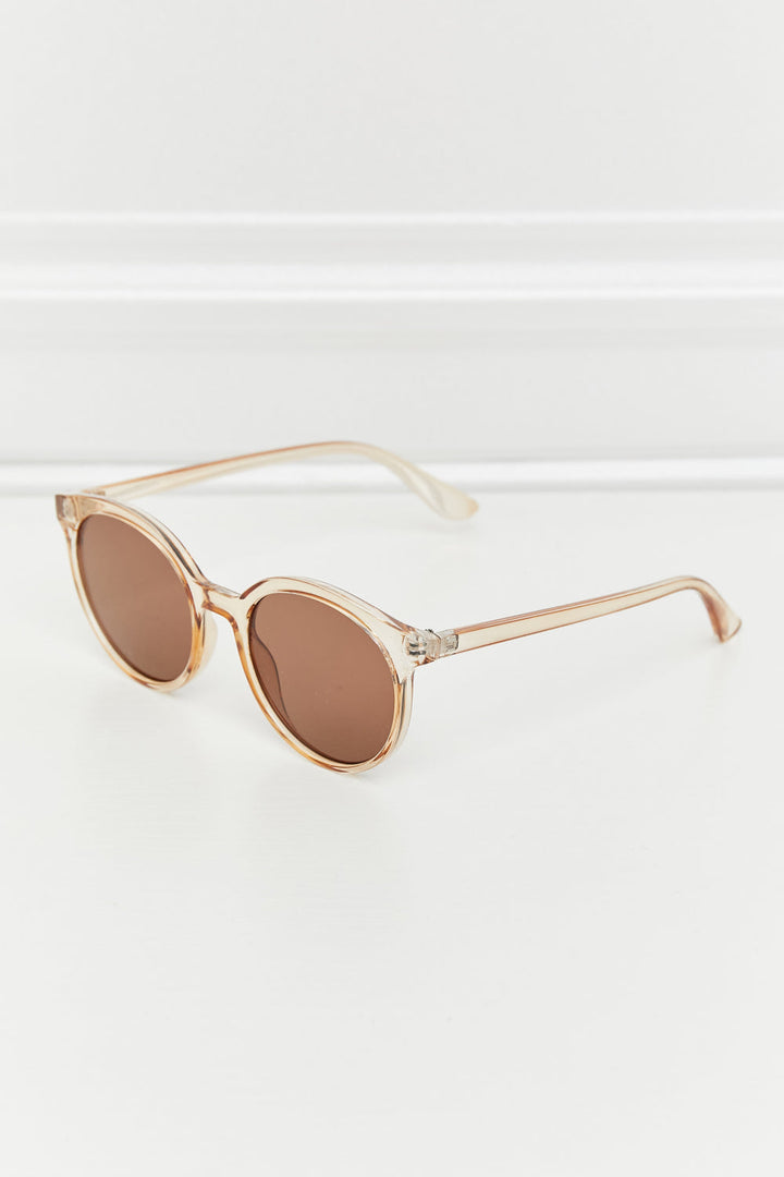 Stylish women's round sunglasses with UV400 protection & color lens options.