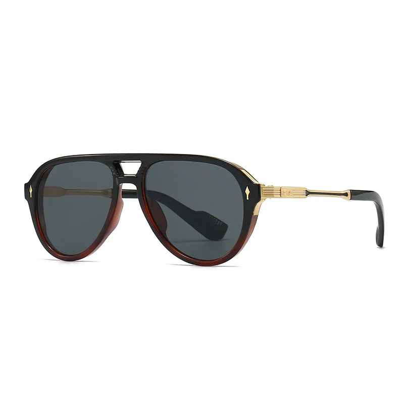 Fashionable unisex aviator sunglasses with a classic retro design.