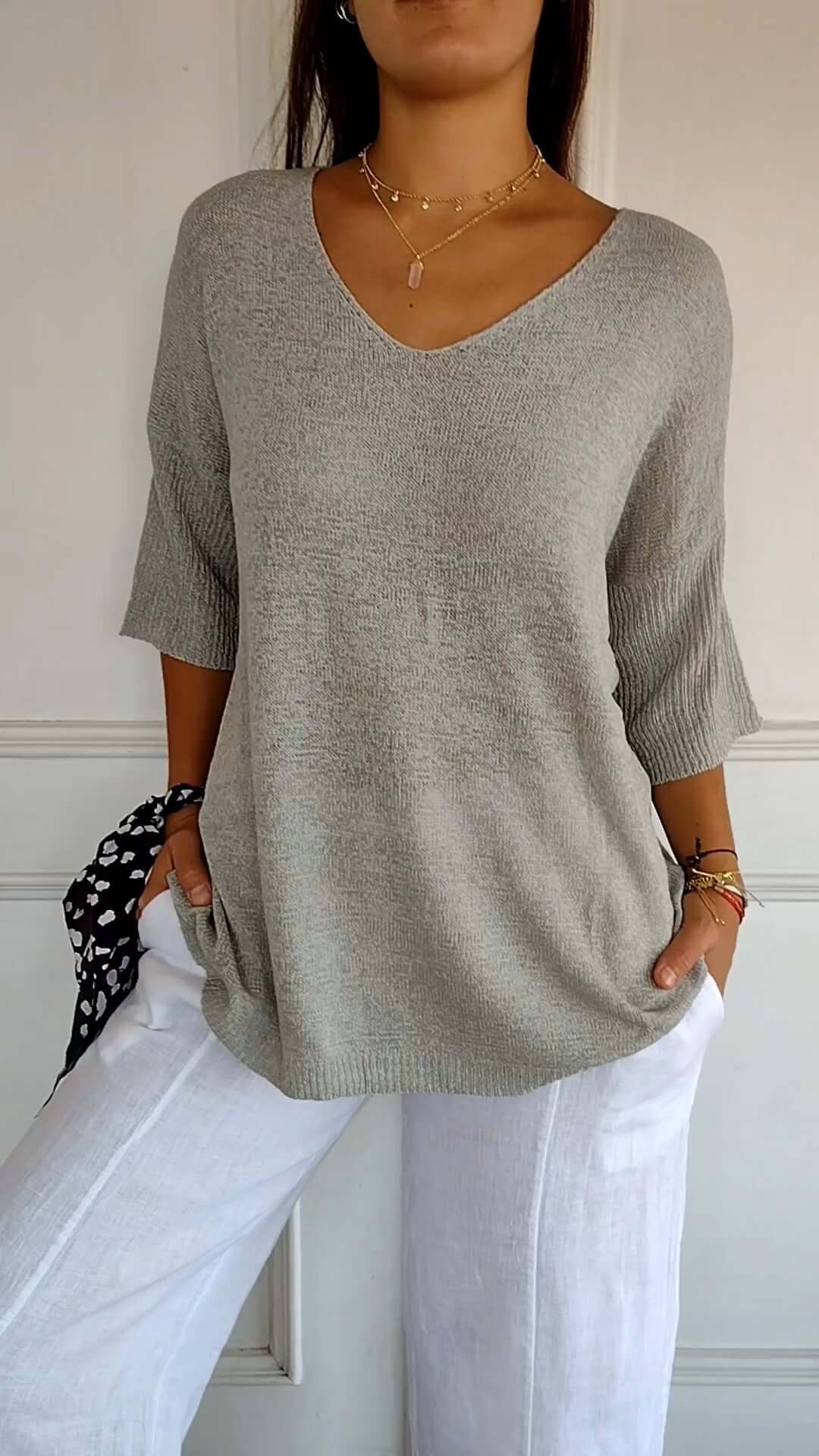 Chic women's V-neck knitted top, loose fit, long sleeve, perfect for everyday comfort and versatile styling.