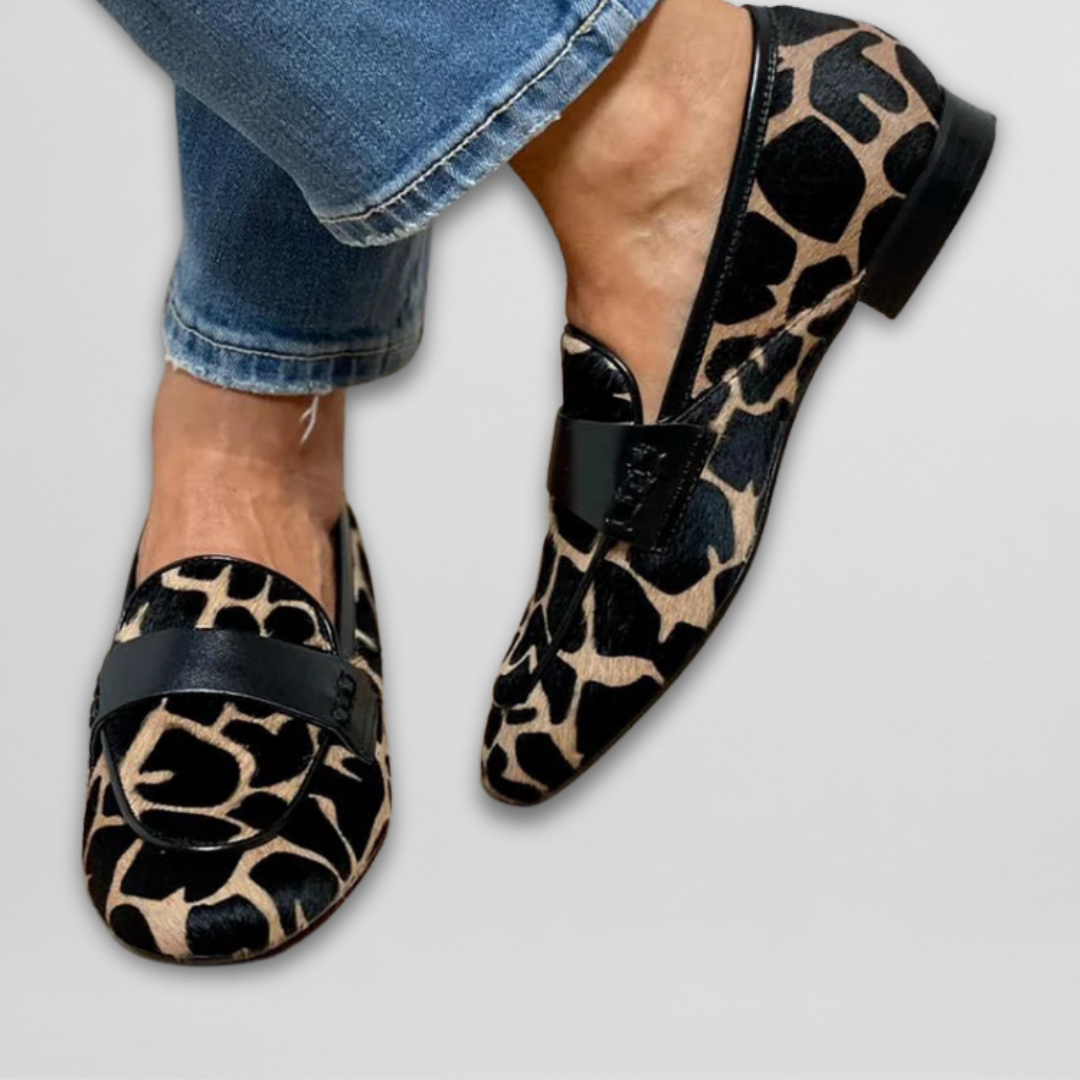 Comfortable women's slip-on loafers with a timeless design, perfect for elegant everyday wear and classic style.
