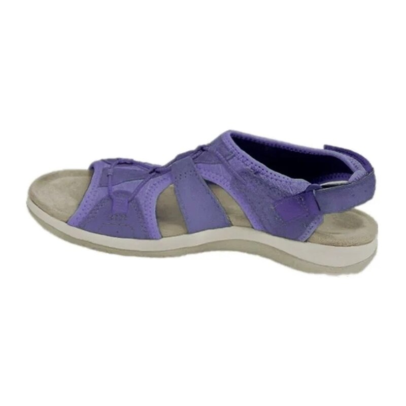 Women's practical summer sandals, offering adjustable comfort and a sporty aesthetic for daily wear.