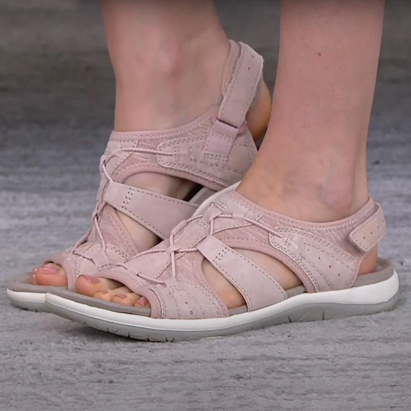 Versatile women's sandals, perfect for summer walks, combining sporty looks with all-day comfort.
