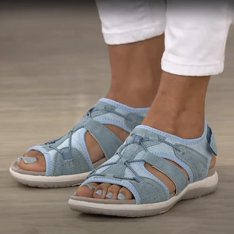 Sporty women's sandals with excellent arch support, ideal for active summer days.