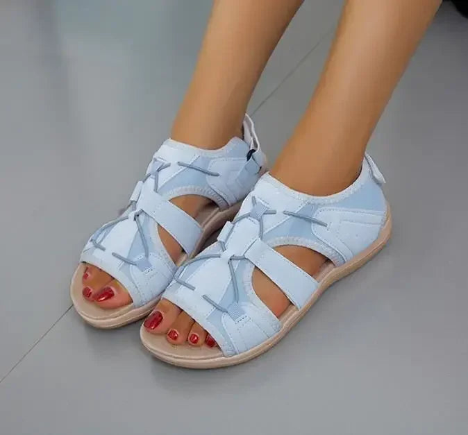 Adjustable open-toe women's sandals, providing casual comfort for everyday summer wear.