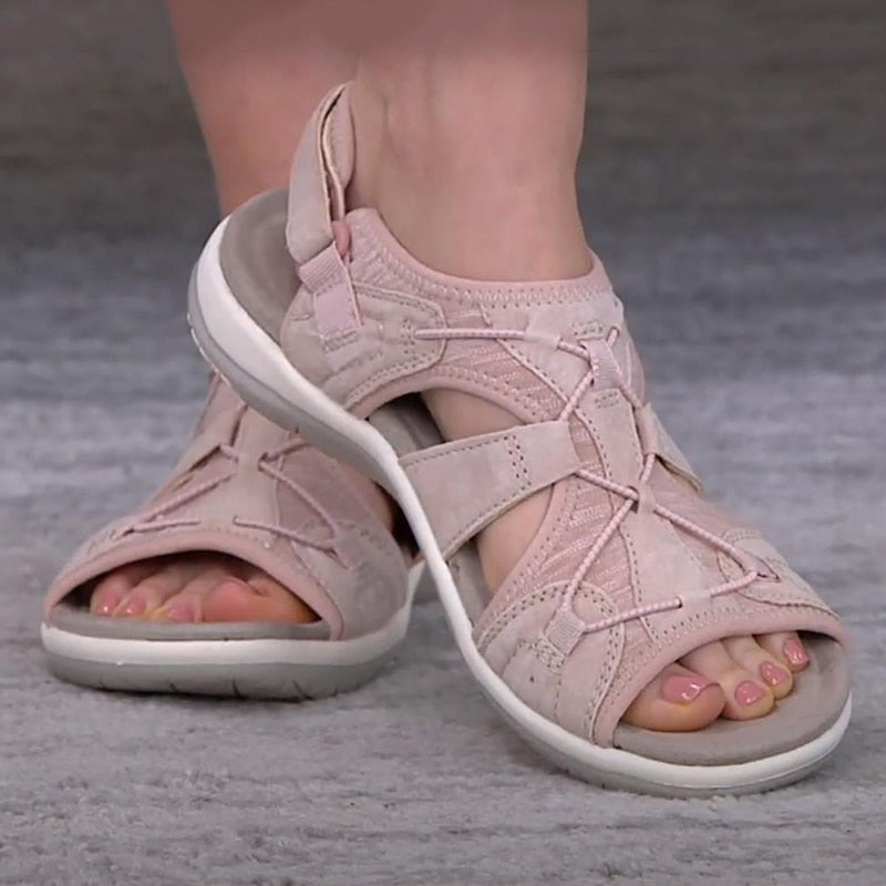 Women's summer footwear: comfortable and sporty sandals, great for walking and daily adventures.