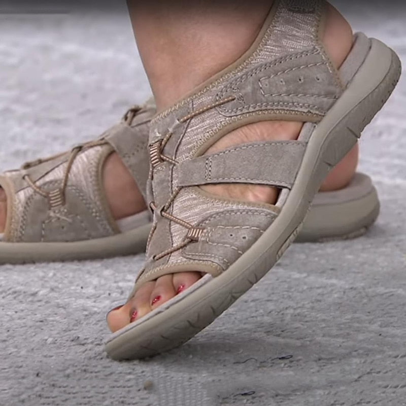 Stylish open-toe women's sandals, combining sporty design with all-day comfort and stability.
