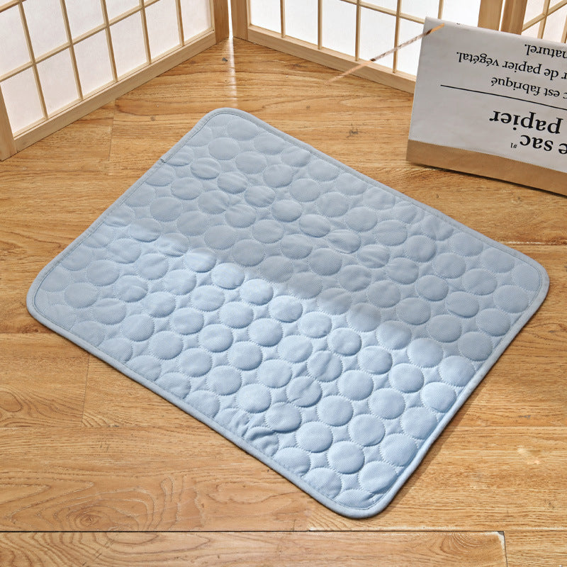 Cooling mat for pets in light grey, offering instant heat relief. Eco-friendly, durable, suitable for indoor/outdoor use.