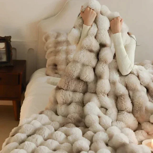 Soft portable faux fur blanket for home & travel. VeluLuxe fluffy throw.